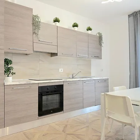 Laura Apartment *